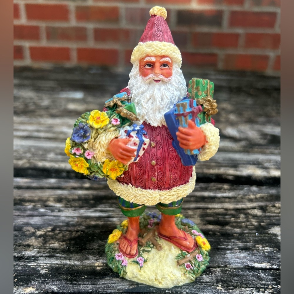 International Resources Philippino Island Santa Claus  1998 Santa Claus Figurine
